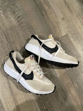 Nike waffle debut running shoes